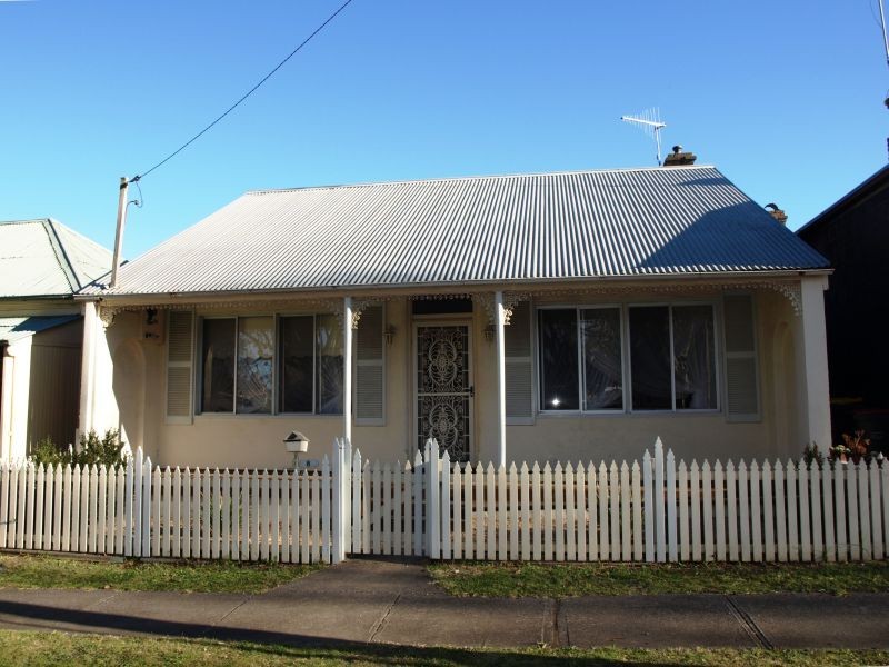 8 Bradley Street, Goulburn NSW 2580
