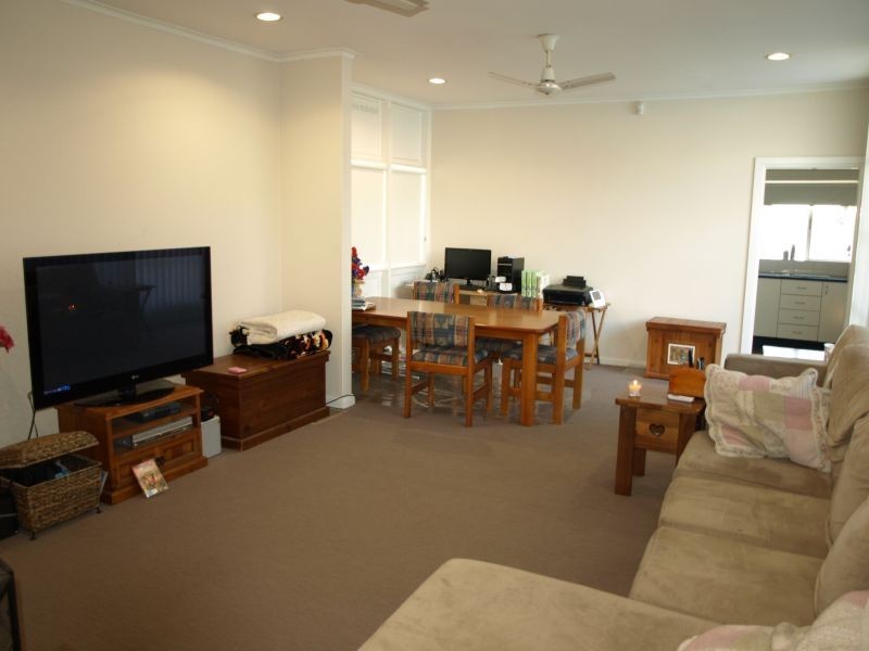 2/67 Combermere Street, Goulburn NSW 2580