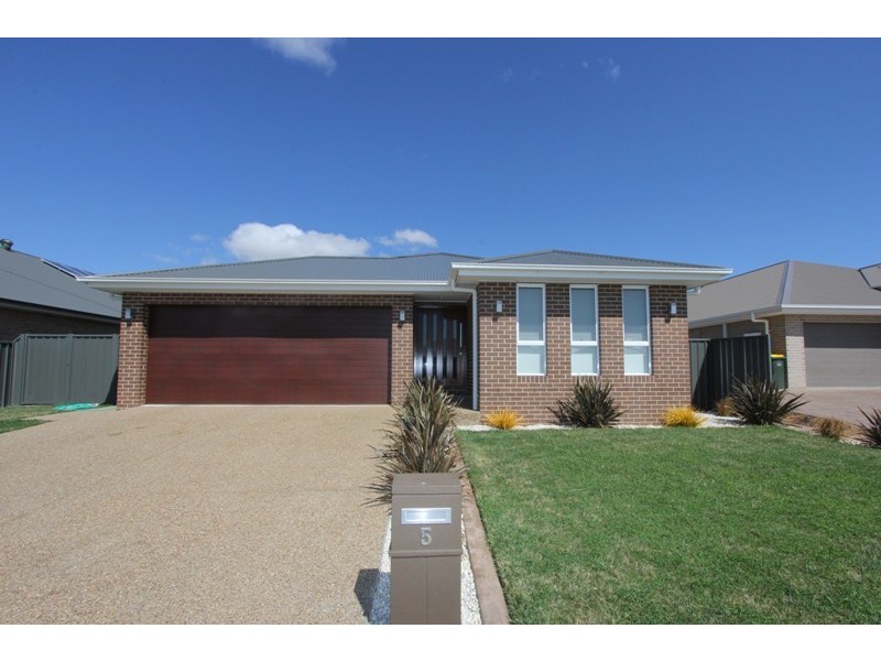 5 Mewburn Drive, Goulburn NSW 2580
