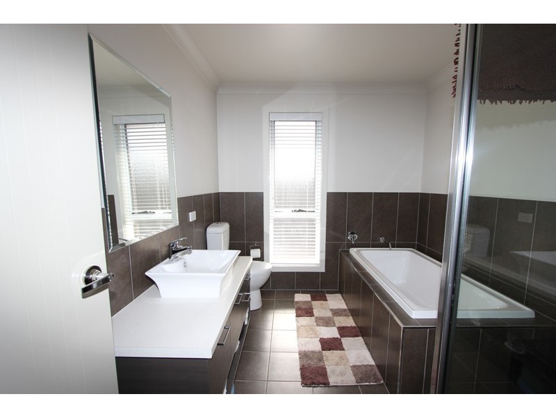 5 Mewburn Drive, Goulburn NSW 2580