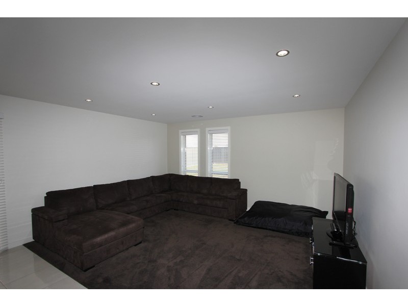 5 Mewburn Drive, Goulburn NSW 2580