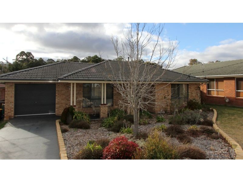 27 Bradford Drive, Goulburn NSW 2580