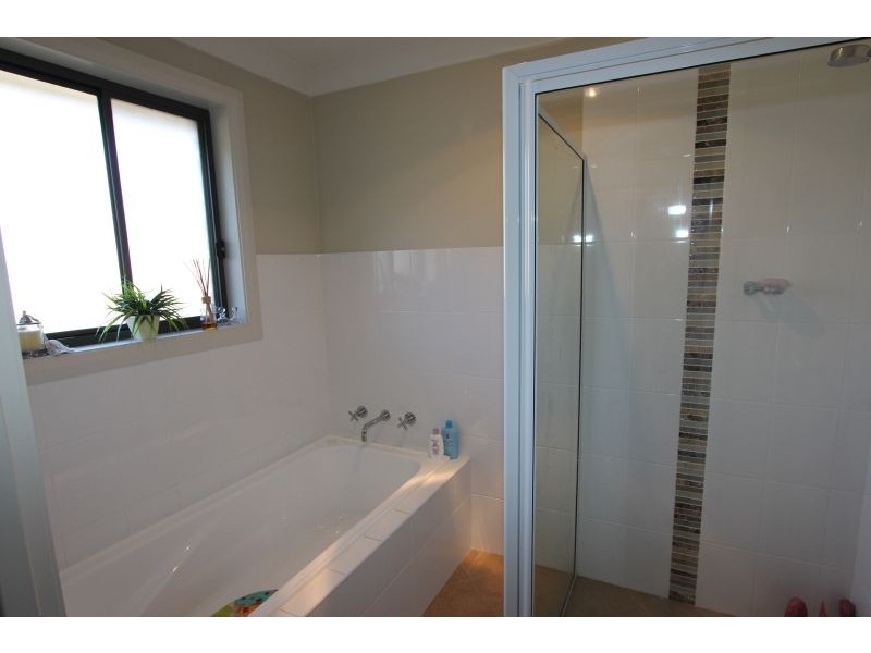 37 McGuire Drive, Goulburn NSW 2580