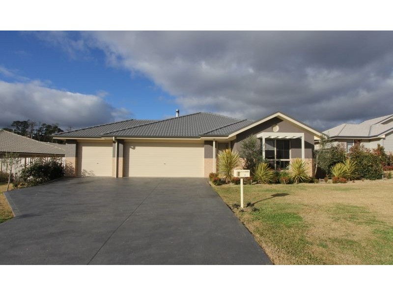 8 Clure Place, Goulburn NSW 2580
