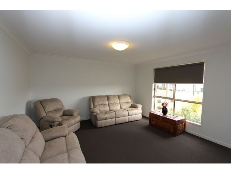 8 Clure Place, Goulburn NSW 2580