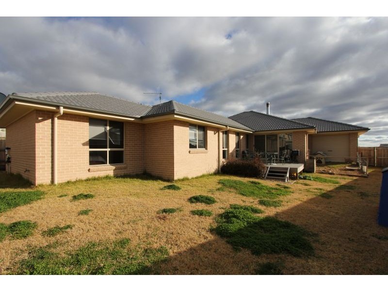 8 Clure Place, Goulburn NSW 2580