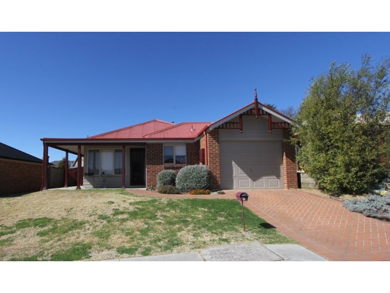 8 Holland Street, Goulburn NSW 2580