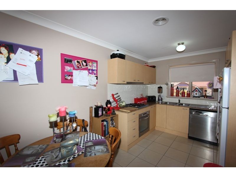 8 Holland Street, Goulburn NSW 2580