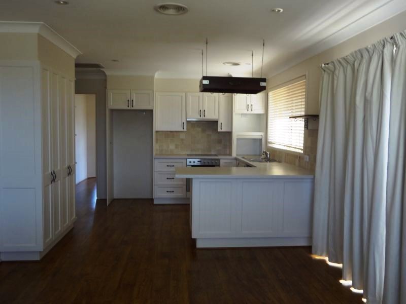 11 Beverley Close, Goulburn NSW 2580