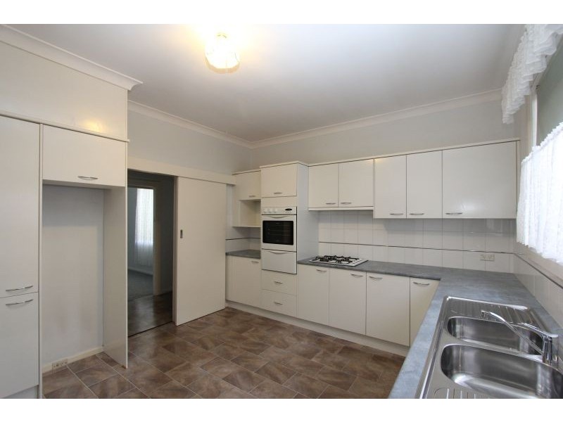 8 Arnheim Street, Goulburn NSW 2580