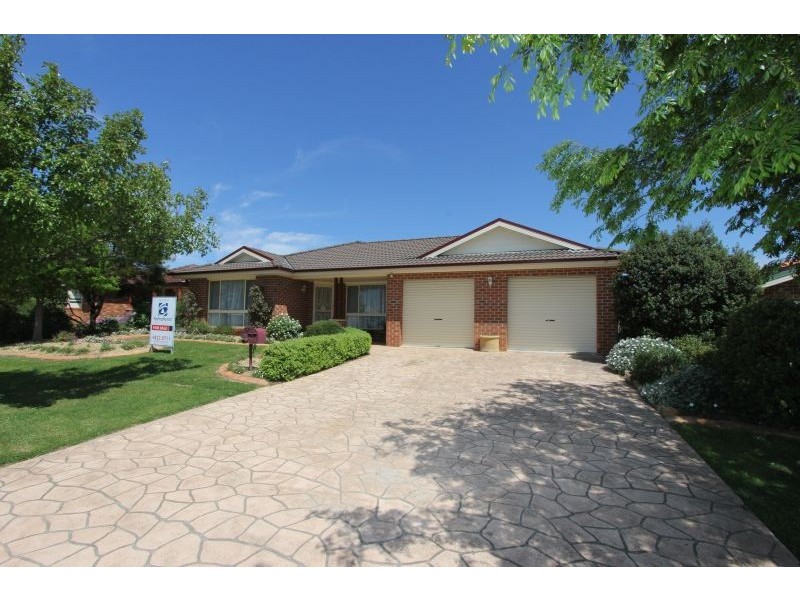 8 Constantina Circuit, Goulburn NSW 2580