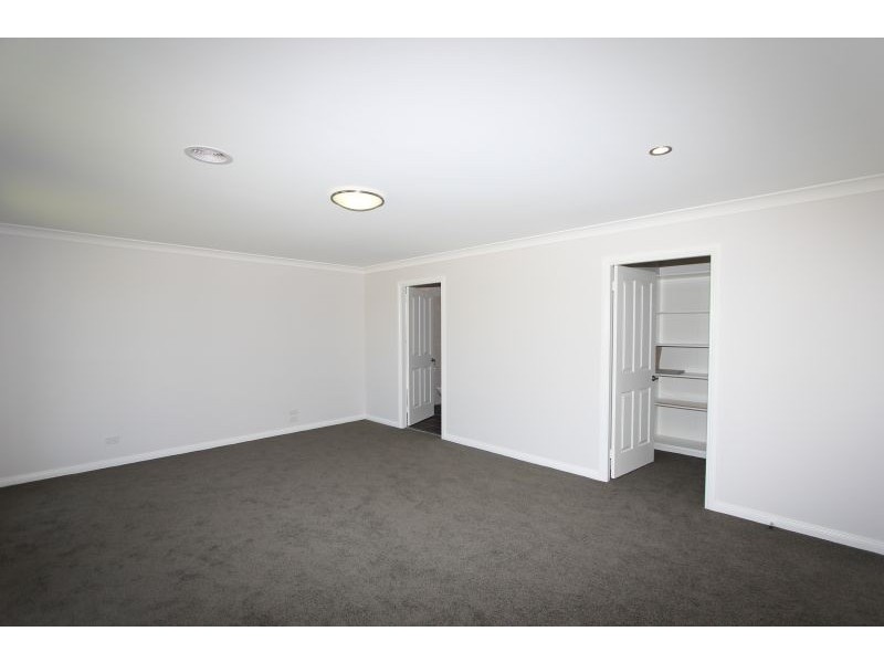 12 Mewburn Drive, Goulburn NSW 2580