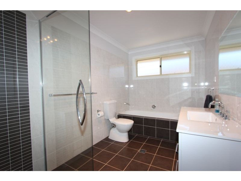 12 Mewburn Drive, Goulburn NSW 2580