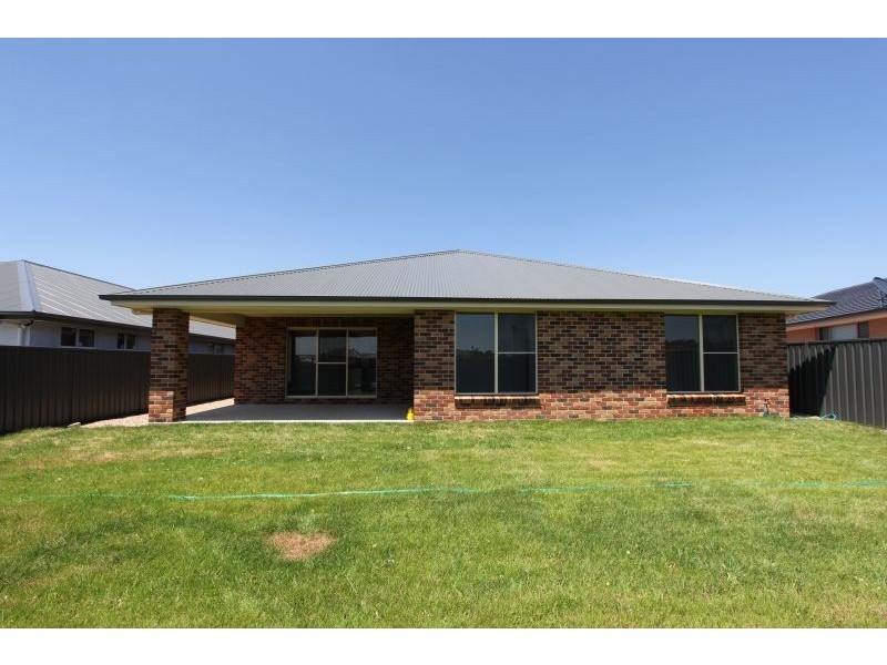 12 Mewburn Drive, Goulburn NSW 2580