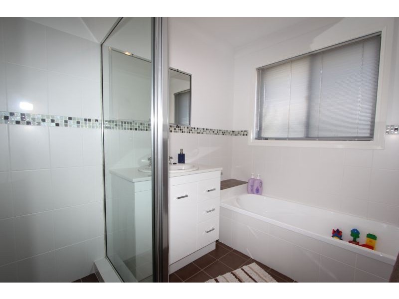 8 Barry Crescent, Goulburn NSW 2580