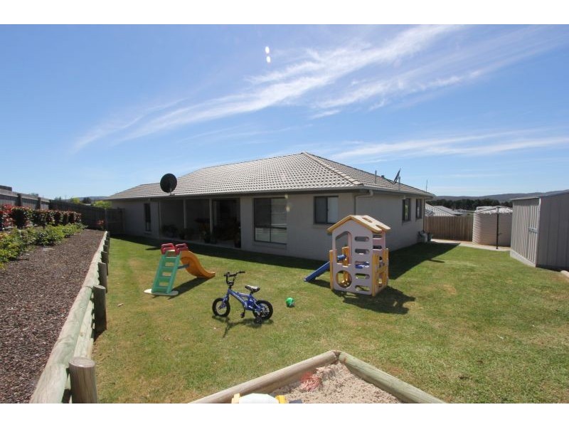 8 Barry Crescent, Goulburn NSW 2580