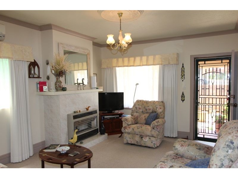 12 Victoria Parade, Goulburn NSW 2580