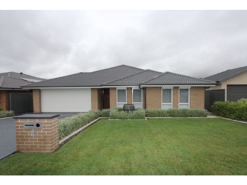 6 Hazelwood Place, Goulburn NSW 2580