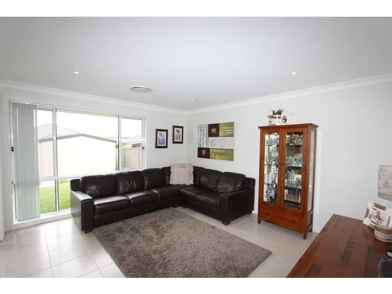 6 Hazelwood Place, Goulburn NSW 2580