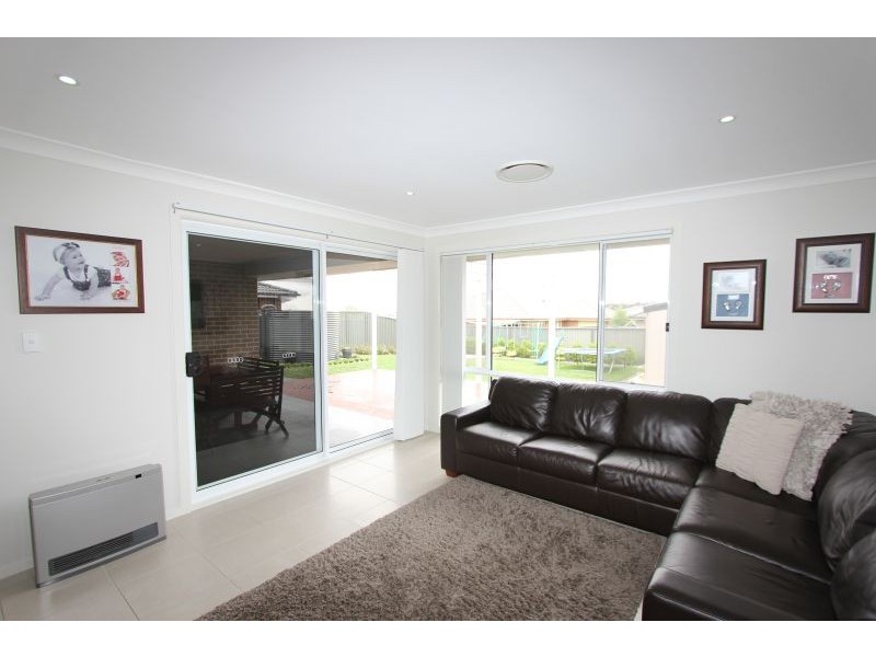 6 Hazelwood Place, Goulburn NSW 2580