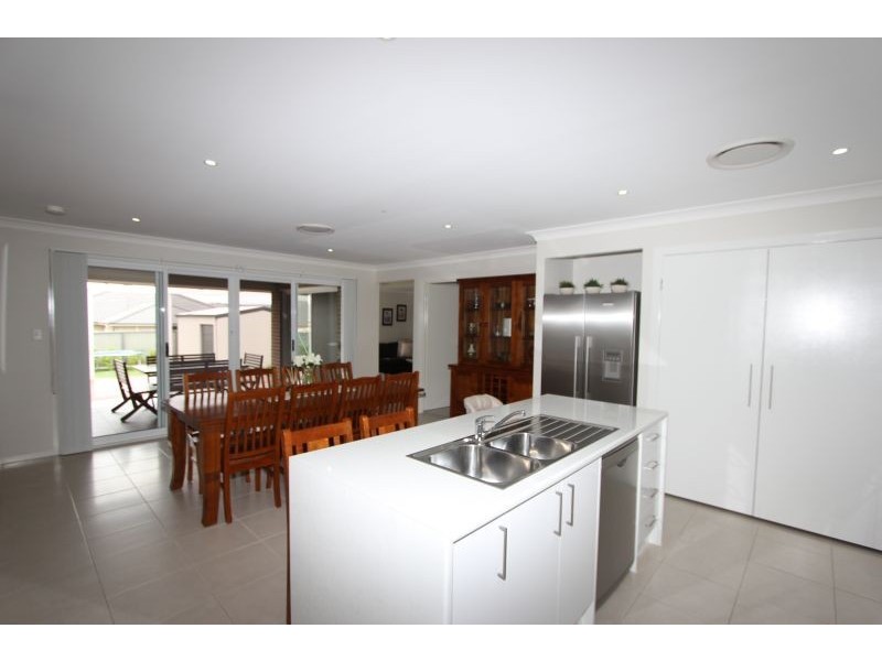 6 Hazelwood Place, Goulburn NSW 2580