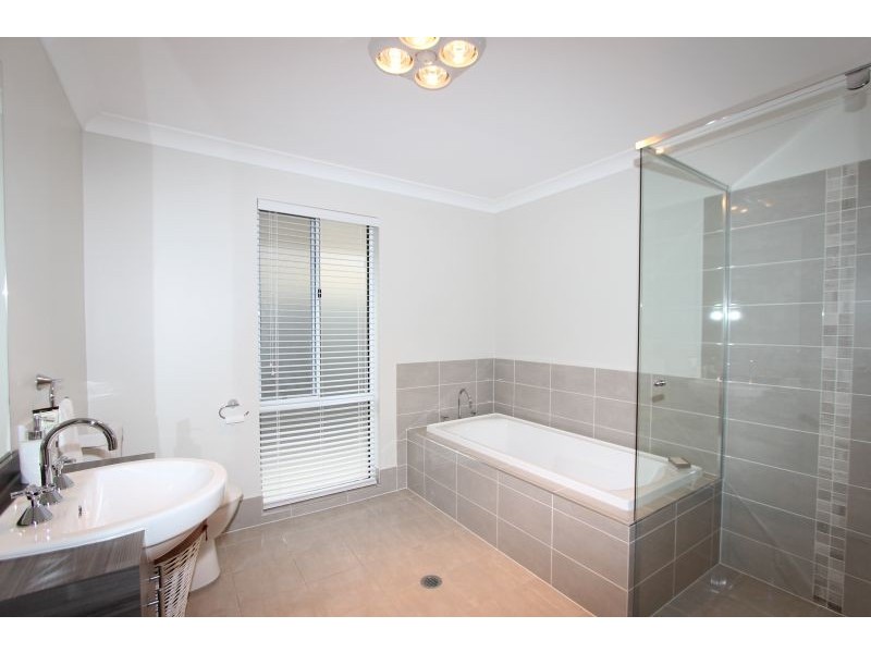 6 Hazelwood Place, Goulburn NSW 2580