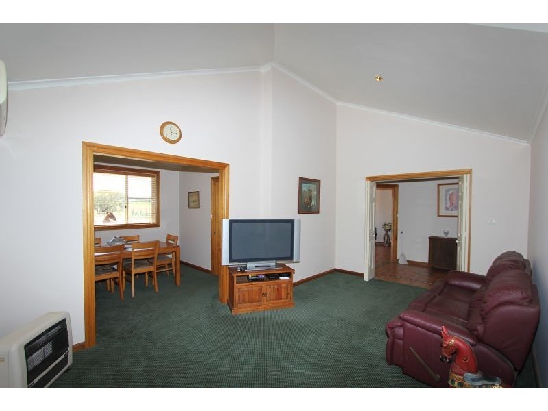 16 Run O Waters Drive, Goulburn NSW 2580