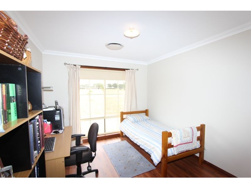 6 Bonnett Drive, Goulburn NSW 2580