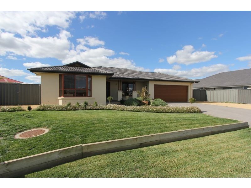 11 Hazelwood Place, Goulburn NSW 2580