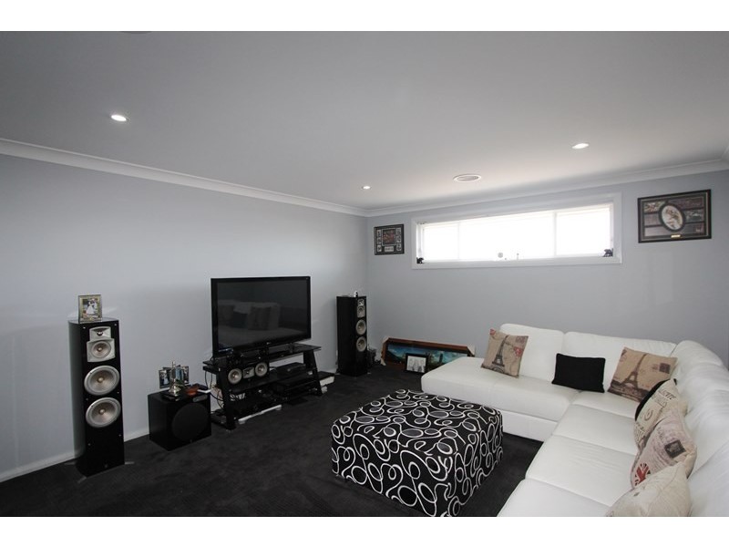 13 Mewburn Drive, Goulburn NSW 2580