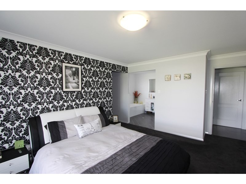 13 Mewburn Drive, Goulburn NSW 2580