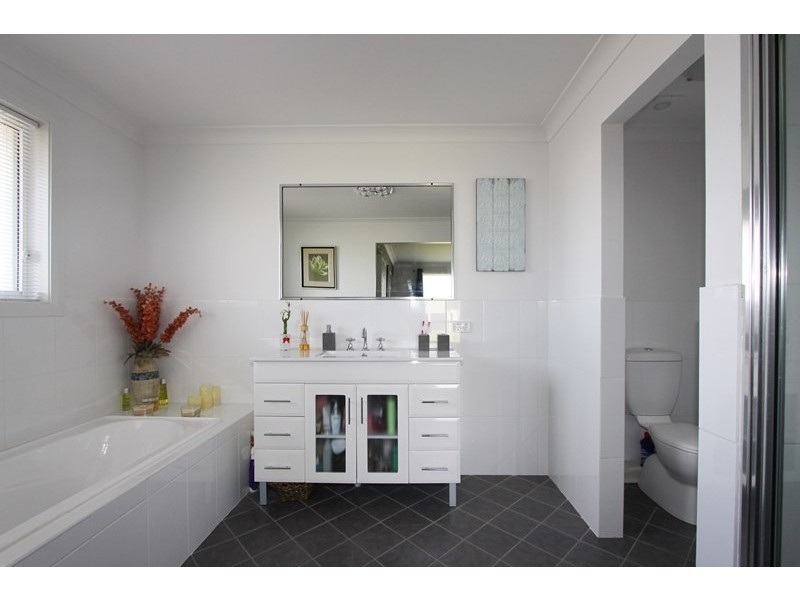 13 Mewburn Drive, Goulburn NSW 2580