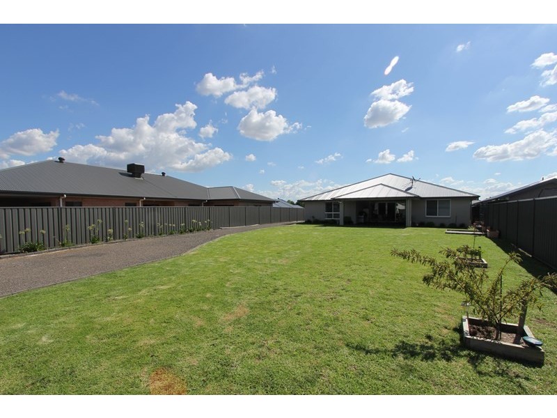 13 Mewburn Drive, Goulburn NSW 2580