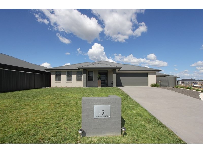 13 Mewburn Drive, Goulburn NSW 2580