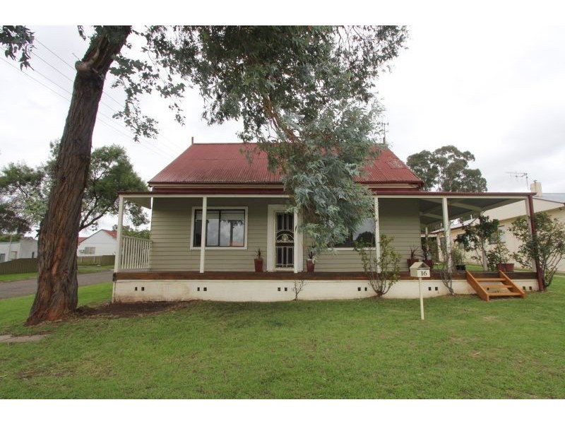 16 Garfield Avenue, Goulburn NSW 2580