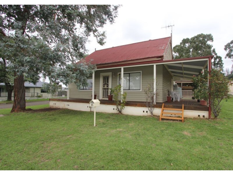 16 Garfield Avenue, Goulburn NSW 2580