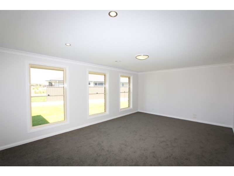 12 Mewburn Drive, Goulburn NSW 2580