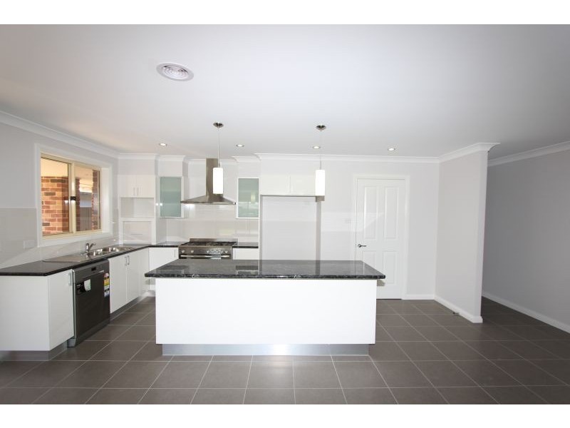 12 Mewburn Drive, Goulburn NSW 2580