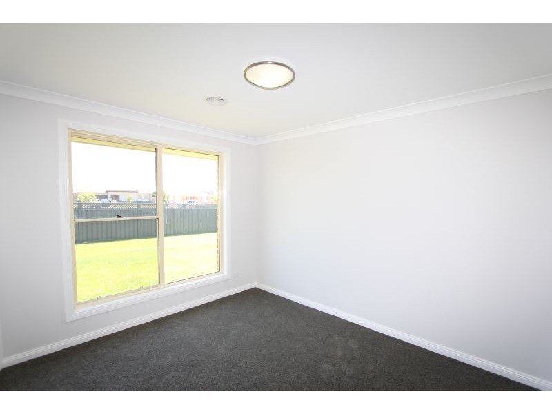 12 Mewburn Drive, Goulburn NSW 2580