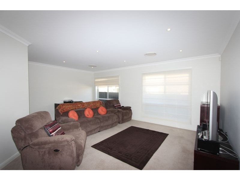 10 Lambert Drive, Goulburn NSW 2580