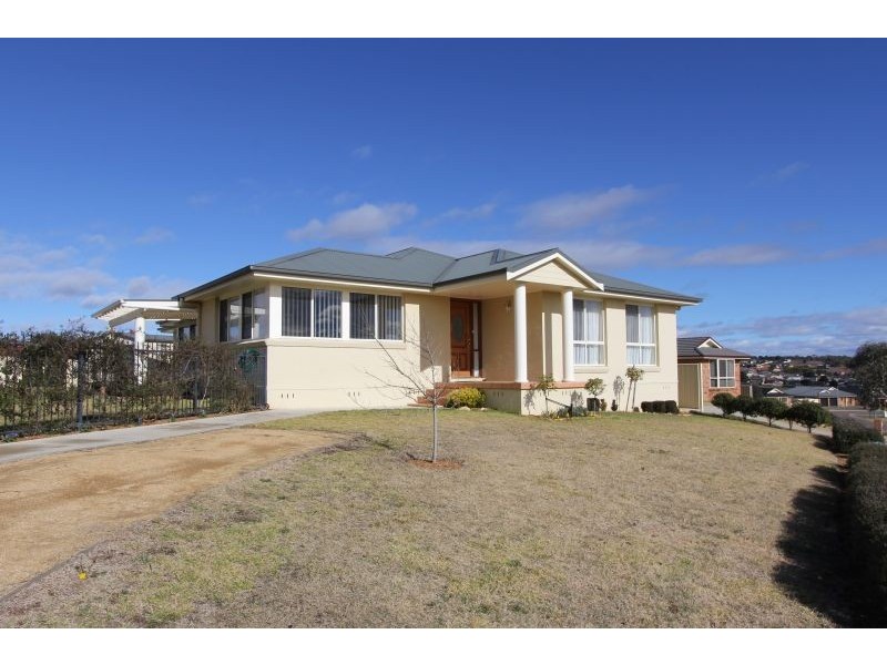 30 Crestwood Drive, Goulburn NSW 2580