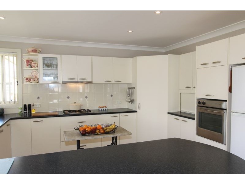 30 Crestwood Drive, Goulburn NSW 2580