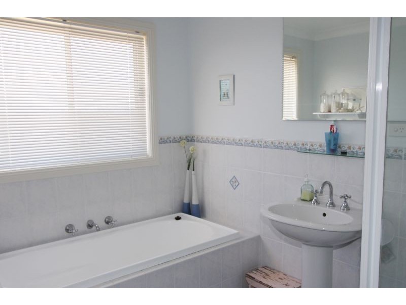 30 Crestwood Drive, Goulburn NSW 2580