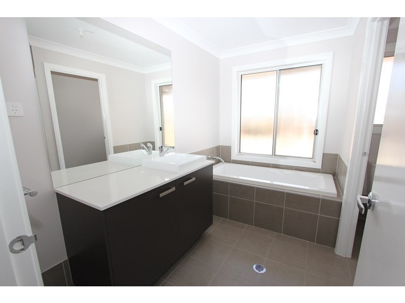 26 Mewburn Drive, Goulburn NSW 2580