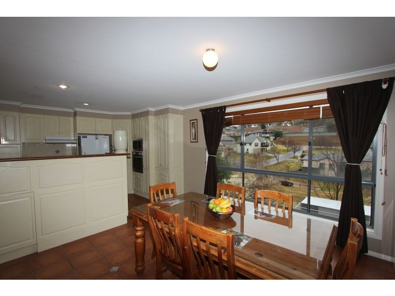 24 Constantina Circuit, Goulburn NSW 2580