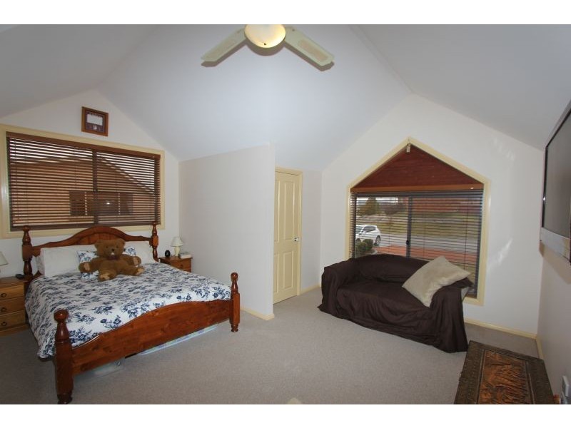 24 Constantina Circuit, Goulburn NSW 2580