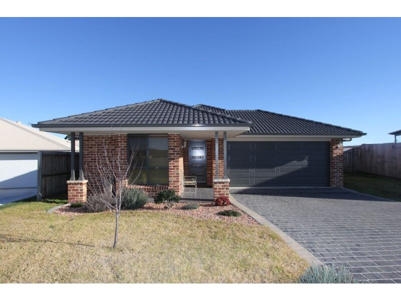 7 McGuire Drive, Goulburn NSW 2580