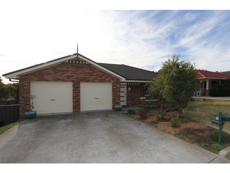16 Amaroo Place, Goulburn NSW 2580