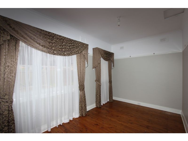 81 Clinton Street, Goulburn NSW 2580