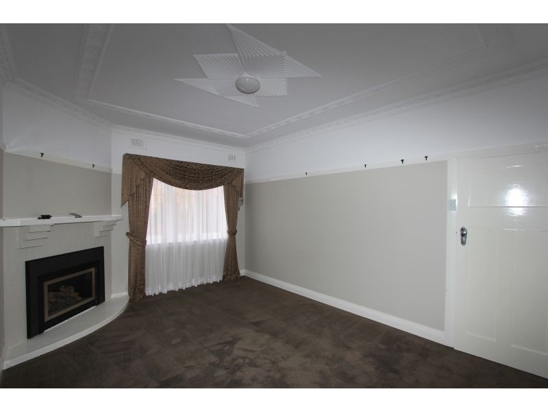 81 Clinton Street, Goulburn NSW 2580